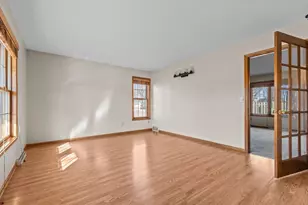 2189 E Prairie Creek Dr, Neenah, WI 54956 - Photo 5