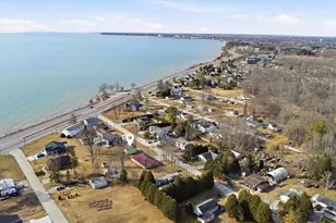 131 Mckinley St, Two Rivers, WI 54241 - Photo 11