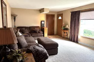 1931 N Summit St, Appleton, WI 54914 - Photo 3