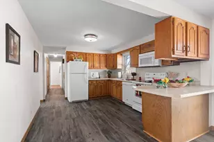 2105 N Ballard Rd, Appleton, WI 54911 - Photo 9