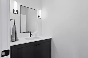 1071 Brookwood Dr, Green Bay, WI 54304 - Photo 9