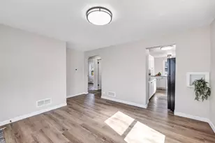 405 2nd St, Neenah, WI 54956 - Photo 5