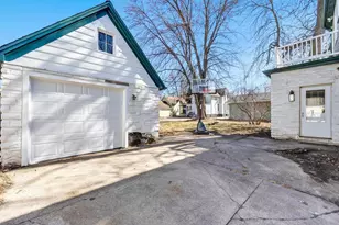 405 2nd St, Neenah, WI 54956 - Photo 33