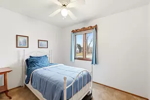 1107 Honeysuckle Ln, Neenah, WI 54956 - Photo 17