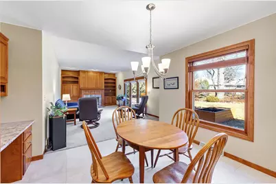 1460 Woodmont Way, Ashwaubenon, WI 54313 - Photo 7