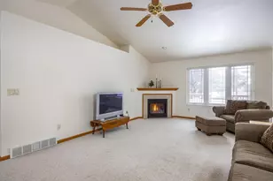 486 Wyldewood Dr, Oshkosh, WI 54904 - Photo 3