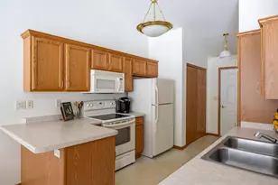 486 Wyldewood Dr, Oshkosh, WI 54904 - Photo 7