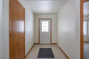 486 Wyldewood Dr, Oshkosh, WI 54904 - Photo 3