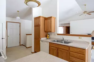 486 Wyldewood Dr, Oshkosh, WI 54904 - Photo 9