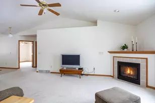 486 Wyldewood Dr, Oshkosh, WI 54904 - Photo 5