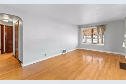 2007 N Division Street, Appleton, WI 54911 - Photo 3