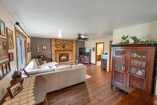 2930 Devroy Ln, Green Bay, WI 54313 - Photo 11