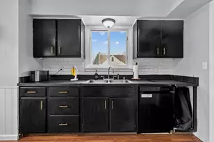 1044 Grand St, Oshkosh, WI 54901 - Photo 9