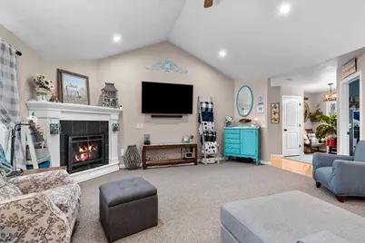 833 Whispering Way, Omro, WI 54963 - Photo 5