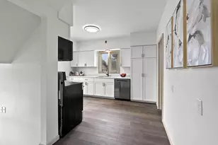 993 Christiana St, Green Bay, WI 54303 - Photo 9