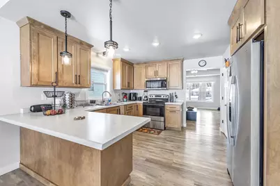 2323 Deckner Avenue, Green Bay, WI 54302 - Photo 9