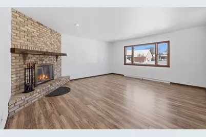 1381 Silverwood Lane, Neenah, WI 54956 - Photo 5