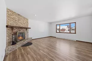 1381 Silverwood Ln, Neenah, WI 54956 - Photo 5