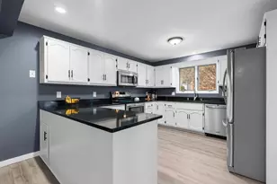 921 E Windfield Pl, Appleton, WI 54911 - Photo 9