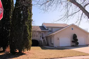 961 Eastman Ln, Fond du Lac, WI 54935 - Photo 1