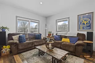 1749 S Oneida St, Green Bay, WI 54304 - Photo 9