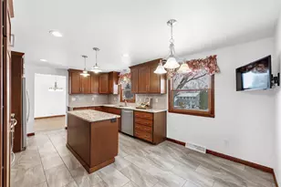 550 Edelweiss Dr, Green Bay, WI 54302 - Photo 11