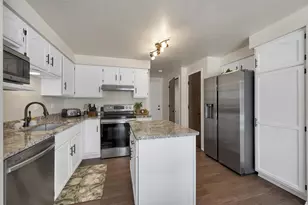 1528 Van Rd, Green Bay, WI 54311 - Photo 11