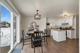 1528 Van Rd, Green Bay, WI 54311 - Photo 7