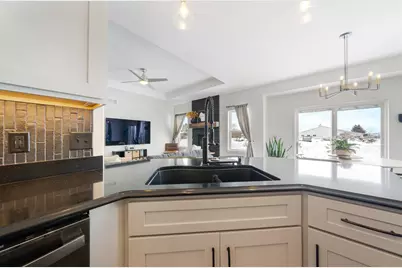 531 S Silver Fox Drive, Kewaskum, WI 53040 - Photo 7