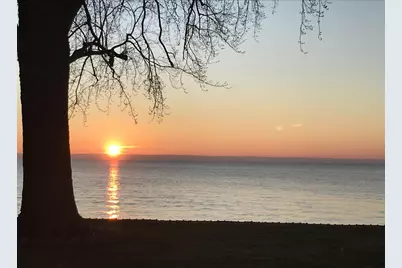 957 Brighton Drive, Menasha, WI 54952 - Photo 3