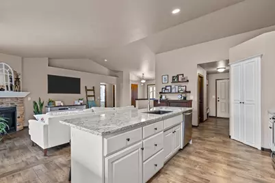 3434 Tulip Trail, Appleton, WI 54913 - Photo 5