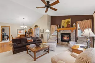 N6007 Westview Dr, Fond du Lac, WI 54937 - Photo 3