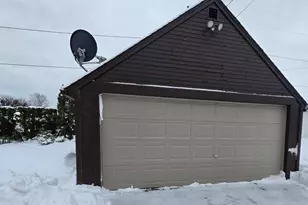 843 Wilson St, Manitowoc, WI 54220 - Photo 5