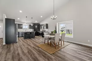 1617 Founders St, Neenah, WI 54956 - Photo 7