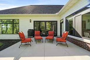 945 Woodcrest Heights Dr, Menasha, WI 54952 - Photo 35