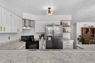 2755 Montclair Pl, Oshkosh, WI 54904 - Photo 9