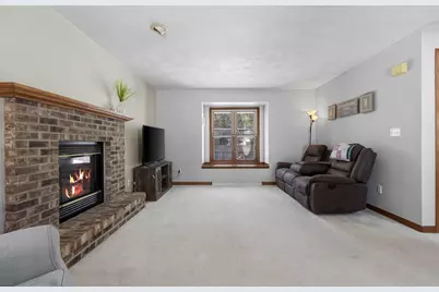 716 Elizabeth Court, Menasha, WI 54952 - Photo 3