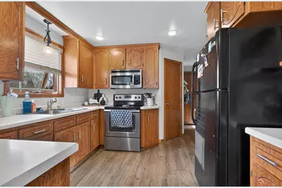 253 Desplaine Road, De Pere, WI 54115 - Photo 7