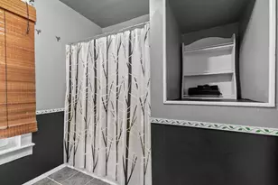 1009 Jefferson St, Oshkosh, WI 54901 - Photo 7