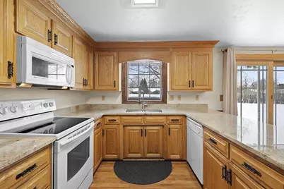 359 Van Caster, Green Bay, WI 54311 - Photo 9