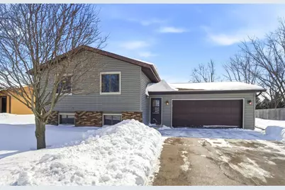 29 Hillock Court, Appleton, WI 54914 - Photo 1