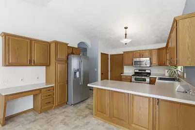 2294 Meadow Heights Circle, Neenah, WI 54956 - Photo 5