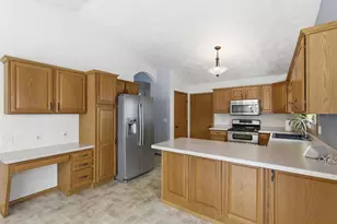 2294 Meadow Heights Cir, Neenah, WI 54956 - Photo 5