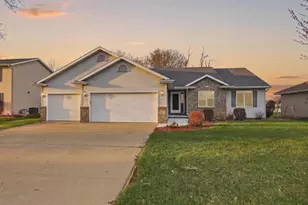 2294 Meadow Heights Cir, Neenah, WI 54956 - Photo 31