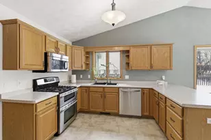 2294 Meadow Heights Cir, Neenah, WI 54956 - Photo 3