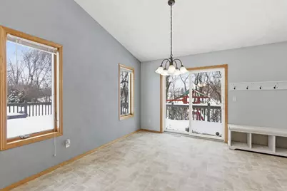 2294 Meadow Heights Circle, Neenah, WI 54956 - Photo 7