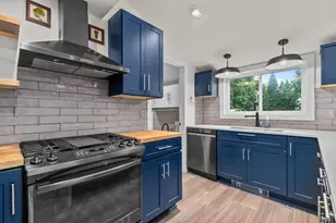 2084 S Point Comfort Rd, Oshkosh, WI 54902 - Photo 11