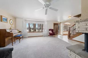 4734 Maple Dr, Green Bay, WI 54313 - Photo 5