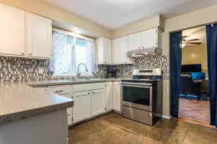 1175 Maricopa Dr, Oshkosh, WI 54904 - Photo 9