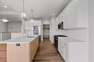 1417 Crossroads Dr, De Pere, WI 54115 - Photo 7